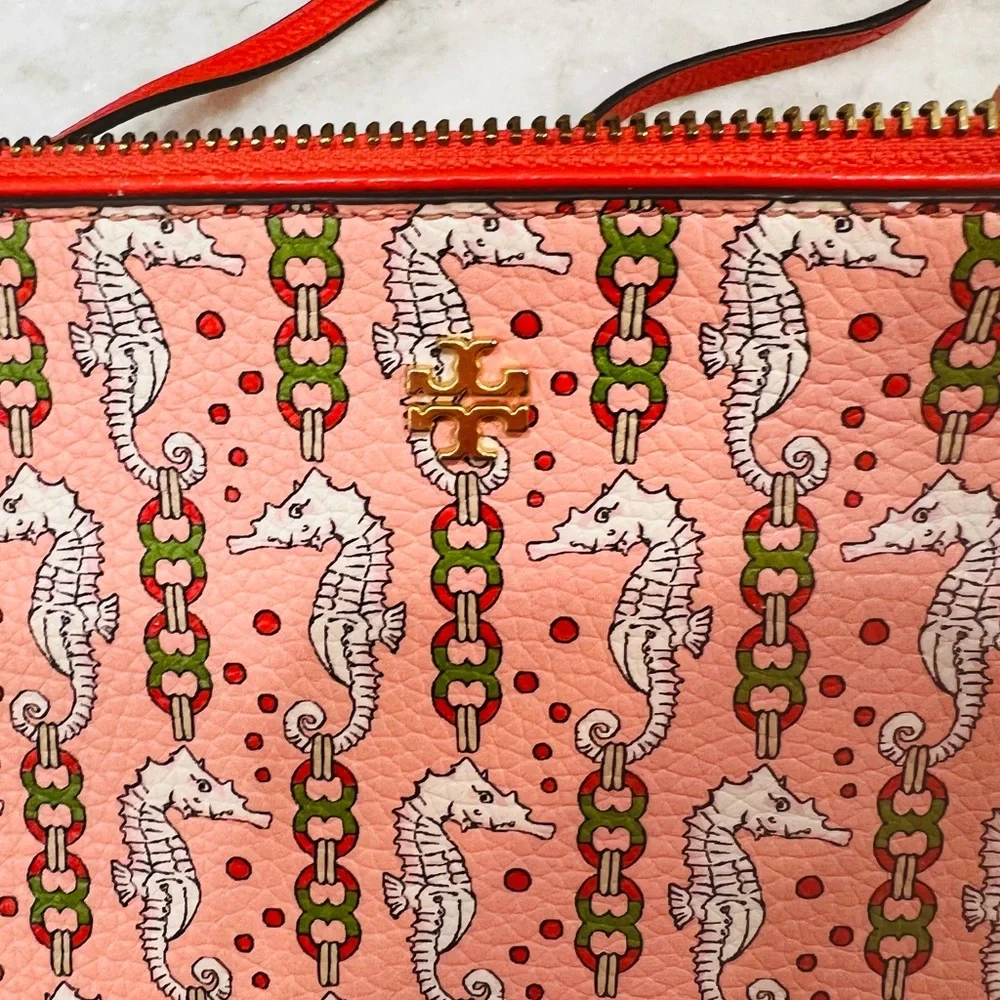 Tory Burch 🐚🪸⛵️seahorse clutch purse with red removable strap. Limited Edition - Picture 3 of 7